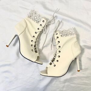 NEW Cream White Faux Leather Renaissance Fair Witchy Wench Lace Boots US 5.5